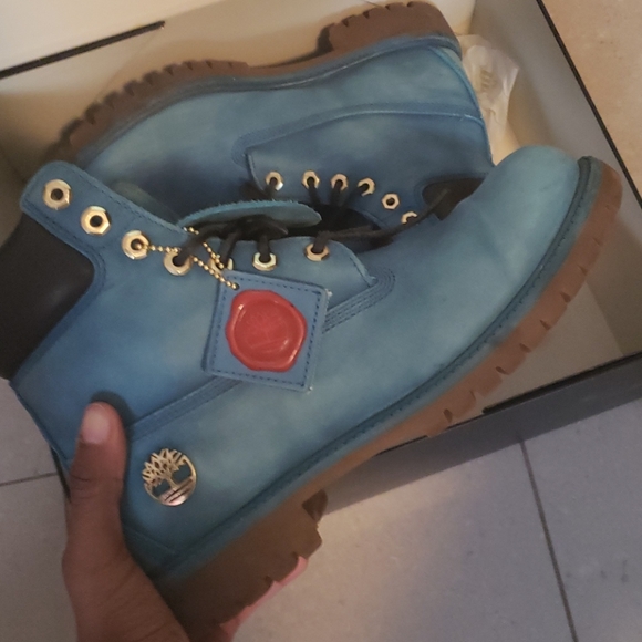 Blue Special Edition Timberlands - Picture 4 of 7